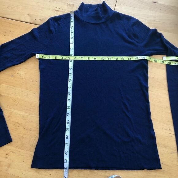 Vince Long Sleeve Solid Turtleneck Size Medium - Picture 7 of 9
